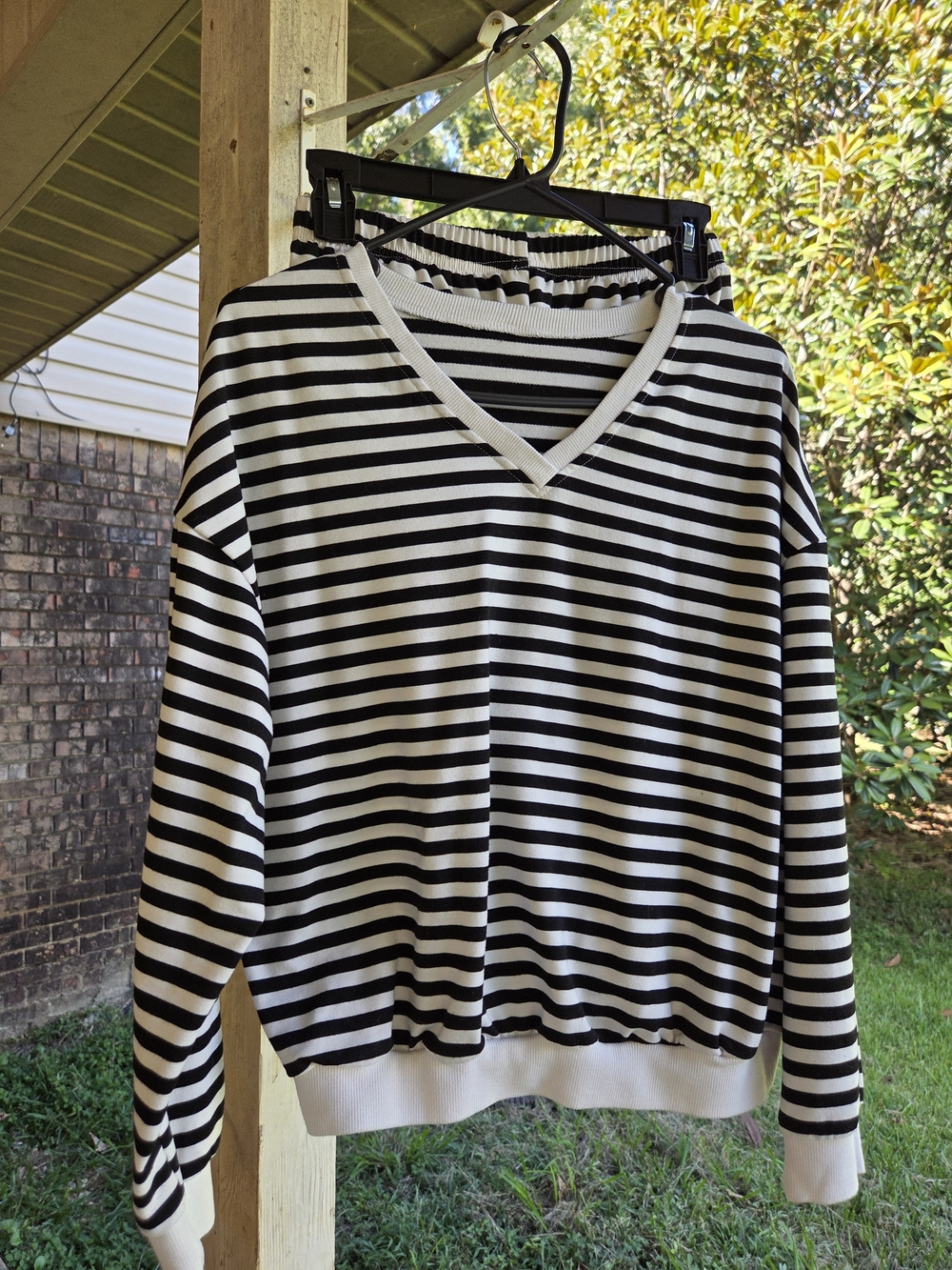 Women's Striped V-Neck Top/Shorts Set - Black & White